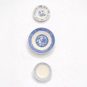 Vintage Blue & White Plate Wall | Blue Willow, Blue Onion, Homer Laughlin Plates
